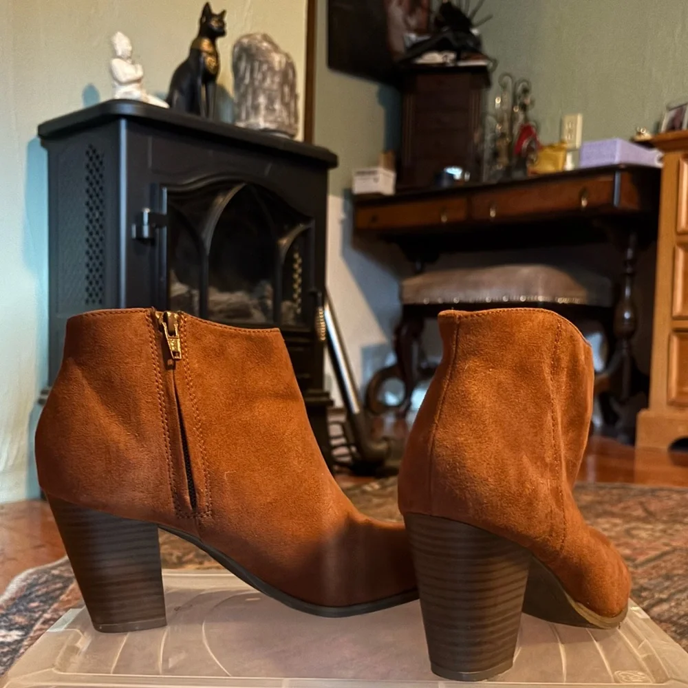 Old Navy Camel Heeled Ankle Boots Size 7 - Picture 7 of 9